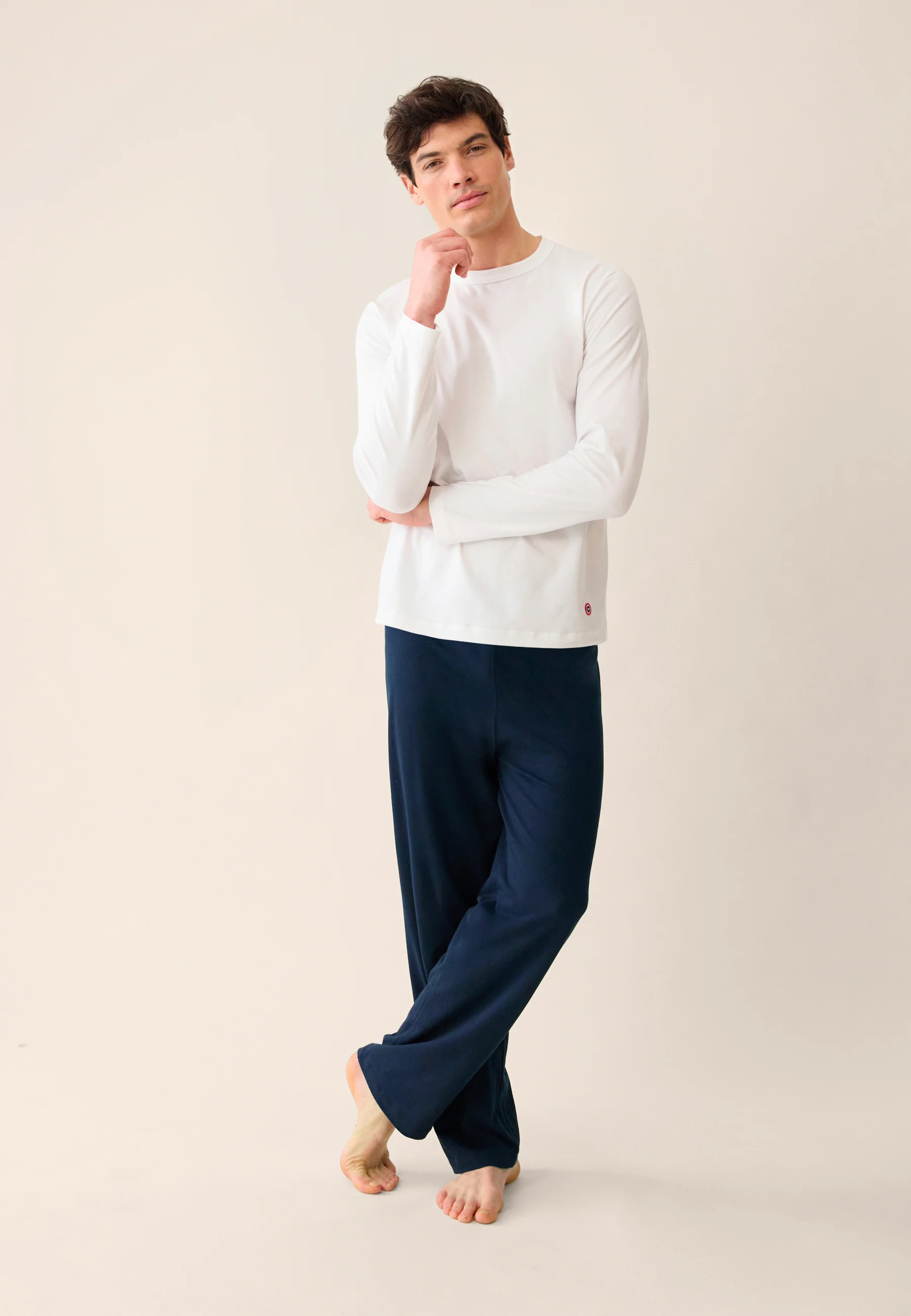 Ensemble pyjama haut blanc et pantalon marine en coton - Pyjama haut manches longues superbe Blanc et bas de pyjama long indomptable Marine